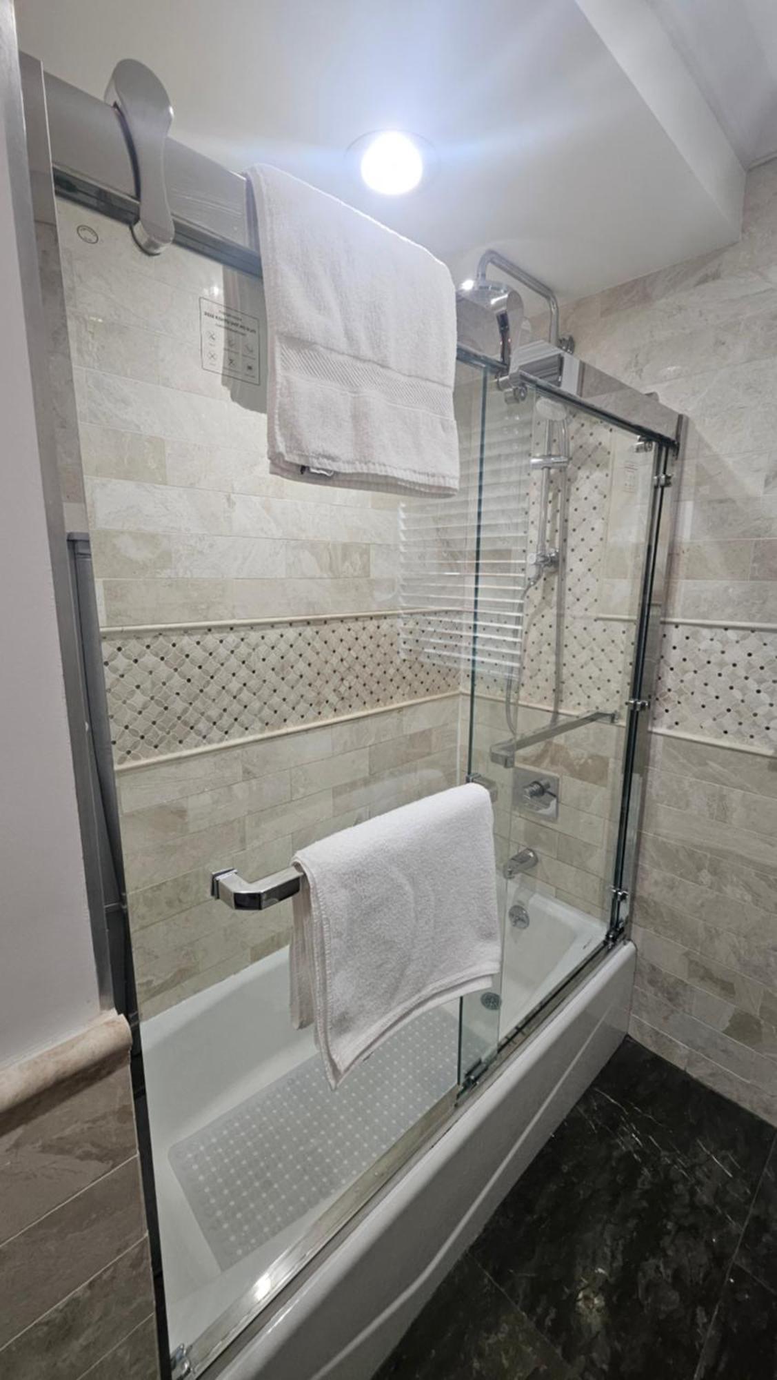 Luxury Hotel-Style Room In Queens, New York Dış mekan fotoğraf